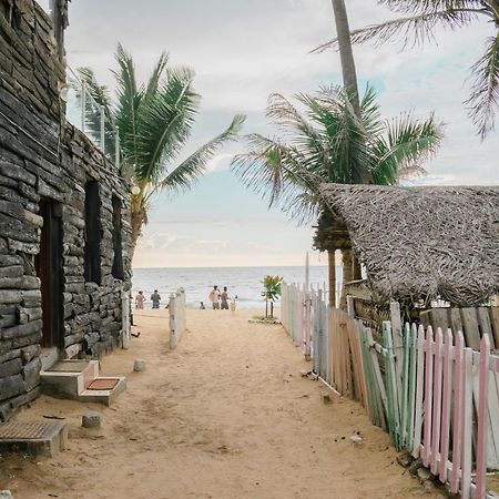Lavinia Escapes Hotel Dehiwala-Mount Lavinia Exterior photo