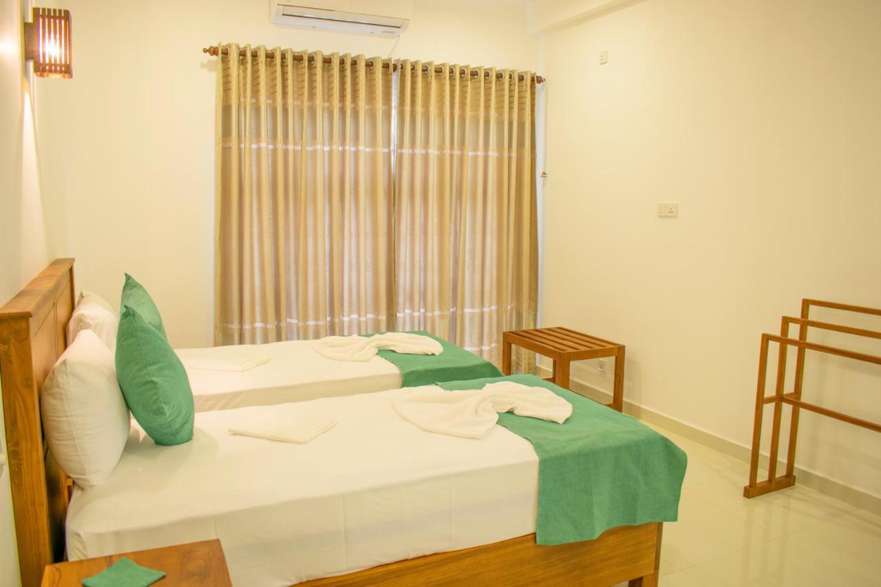 Lavinia Escapes Hotel Dehiwala-Mount Lavinia Exterior photo